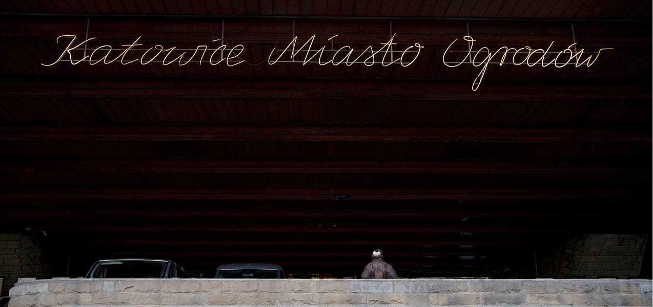 Katowice Miasto Ogrodów - neon pod wiaduktem