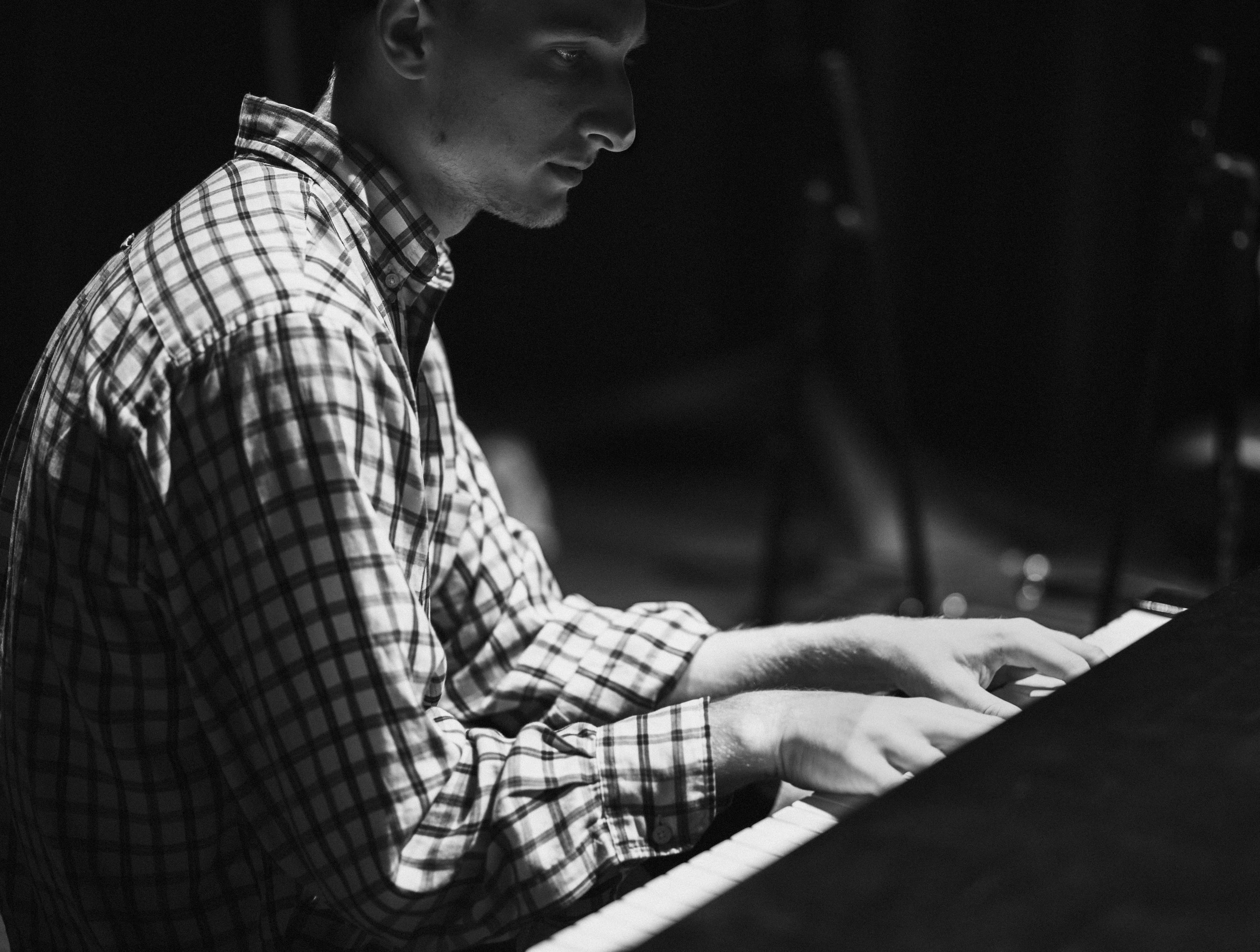 Josef Pankiewicz performing